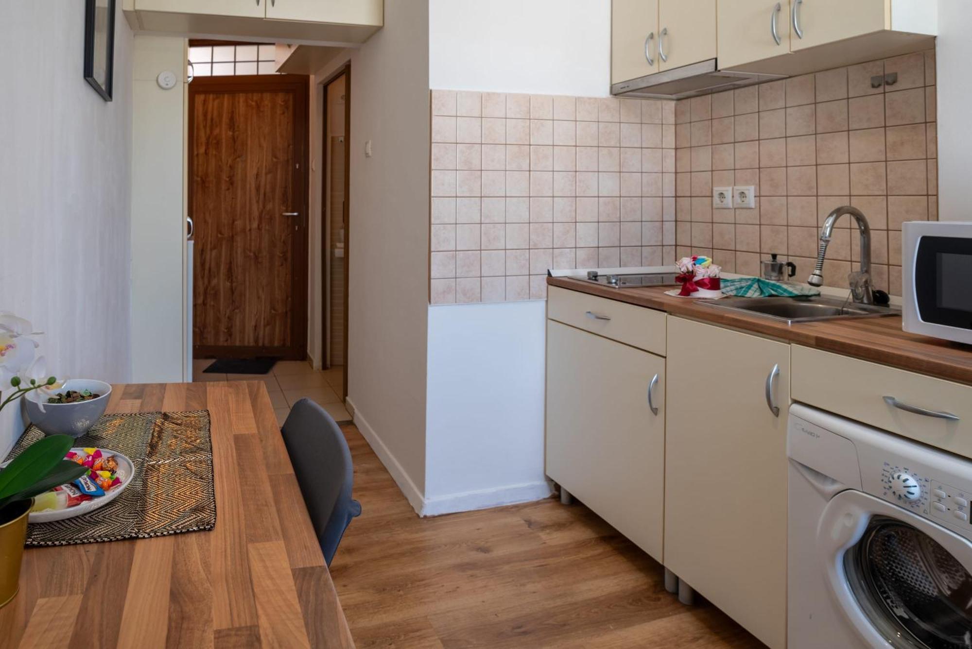 Central - Bright - Calm Studio For Solo Travellers Budapest Luaran gambar
